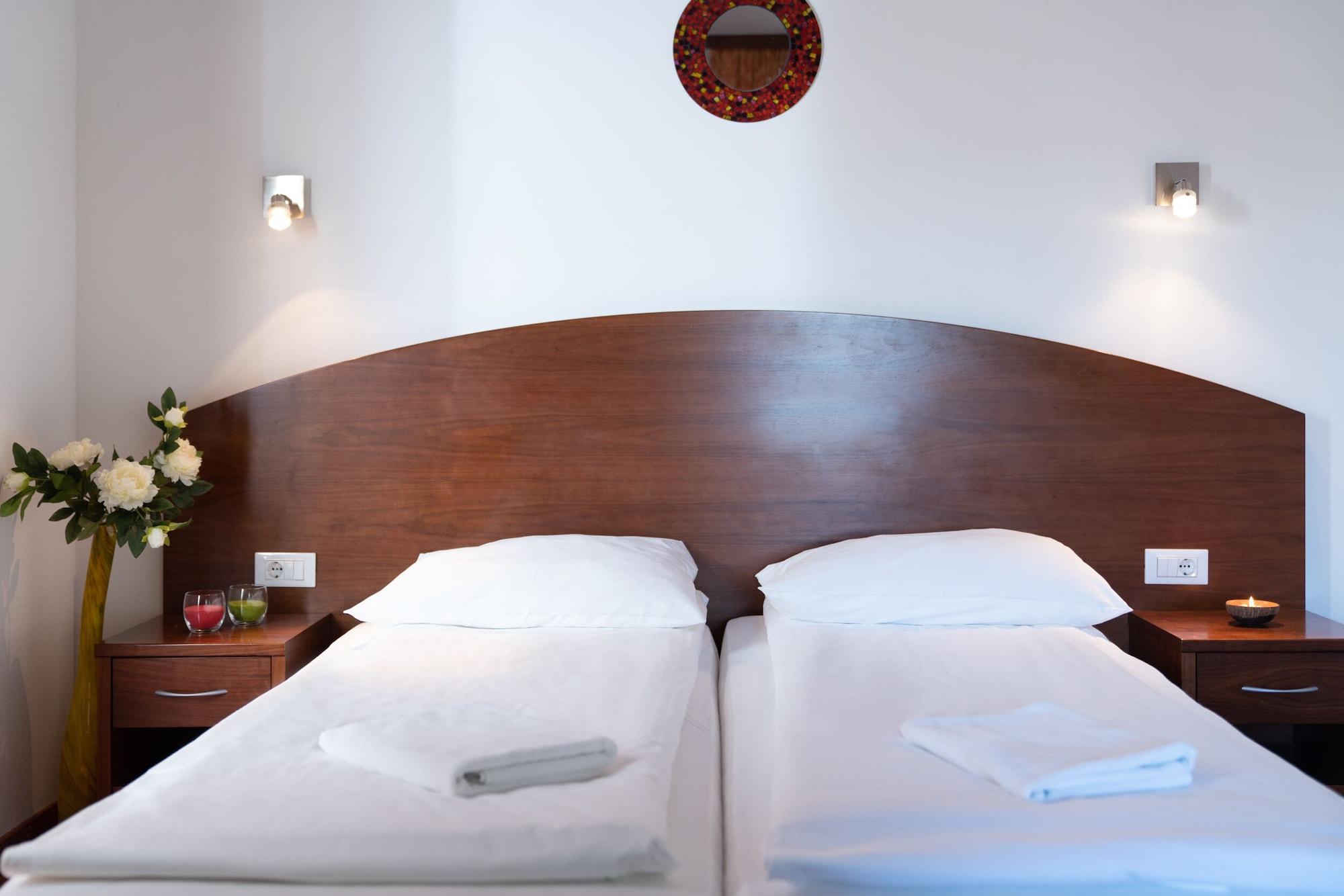 Hotel Medno Bagian luar foto