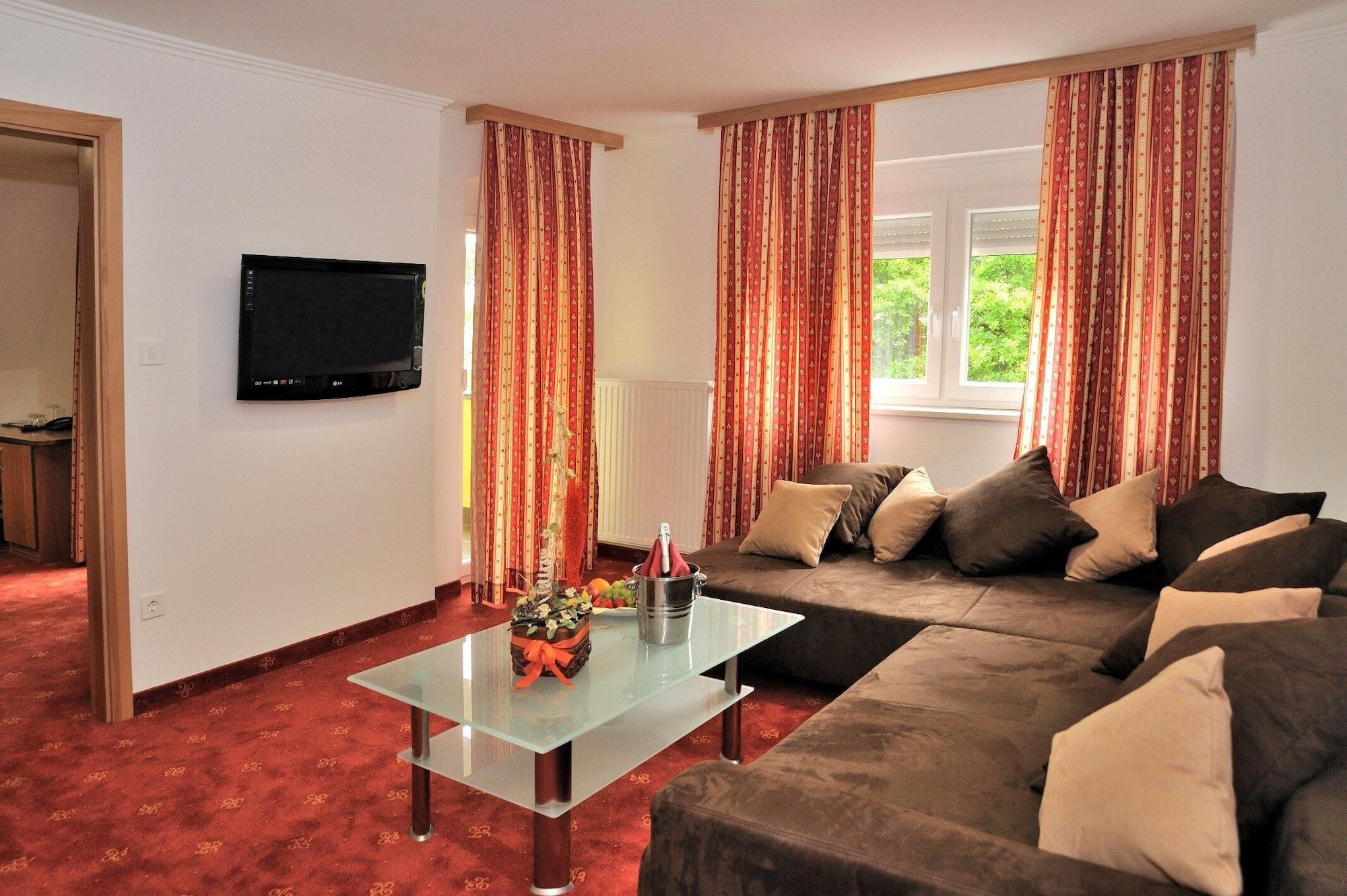 Hotel Medno Bagian luar foto