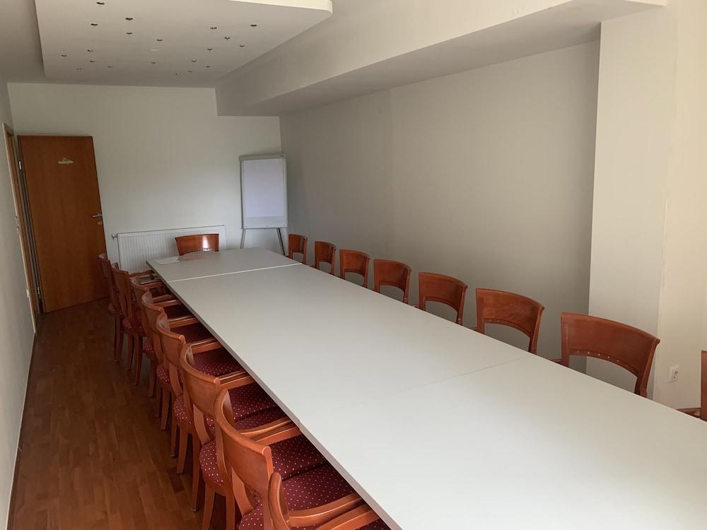 Hotel Medno Bagian luar foto