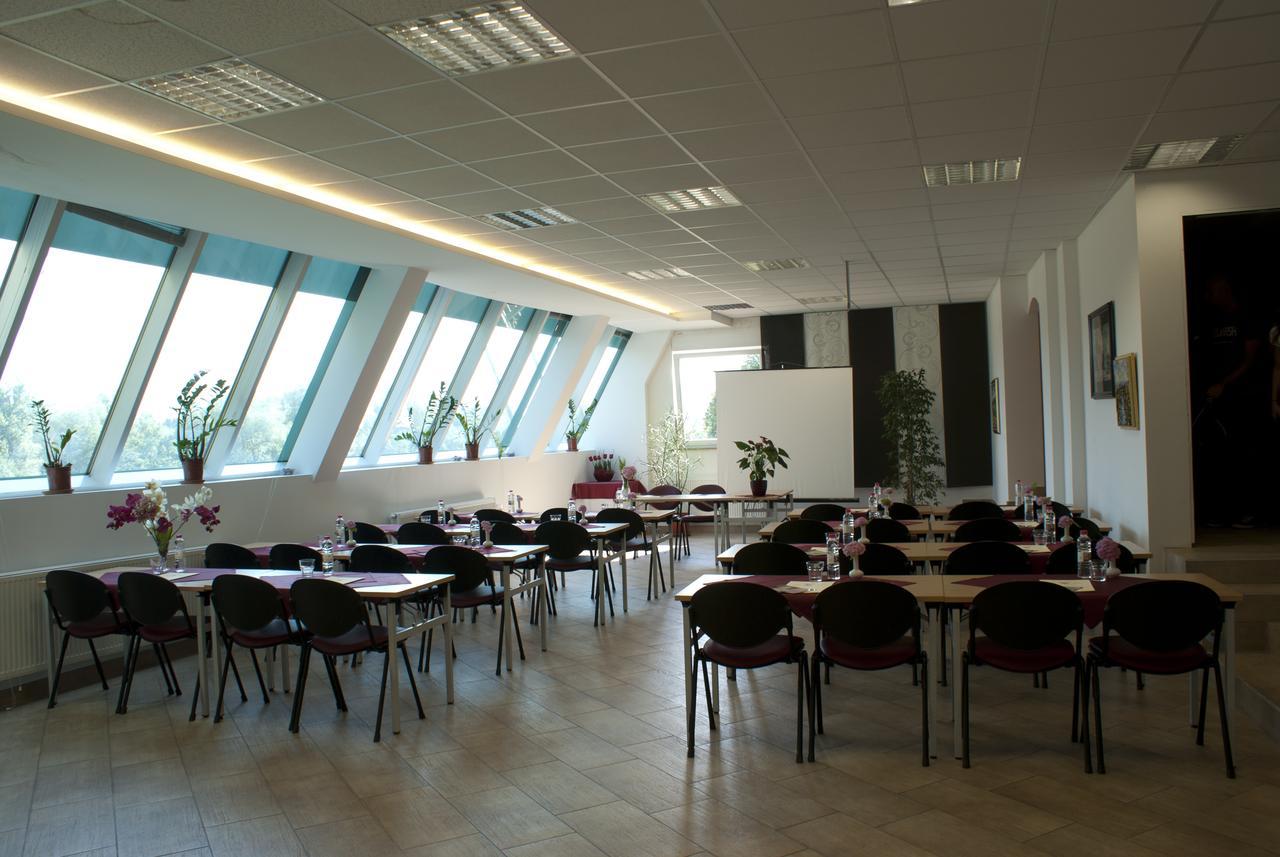 Hotel Medno Bagian luar foto