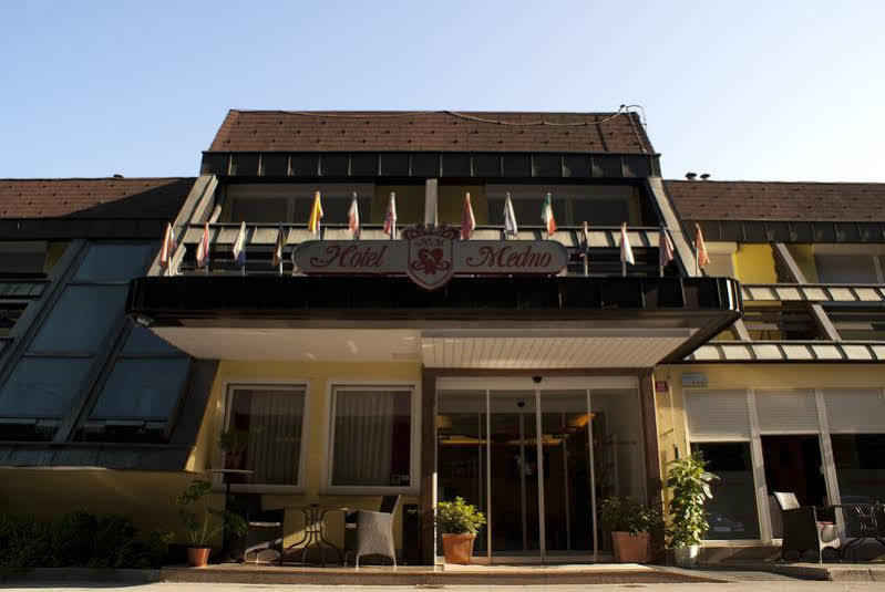 Hotel Medno Bagian luar foto