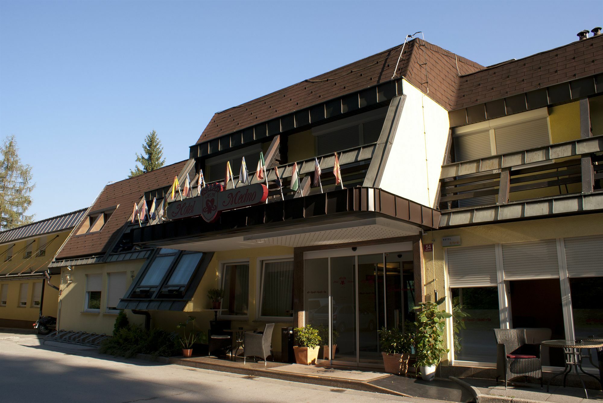 Hotel Medno Bagian luar foto