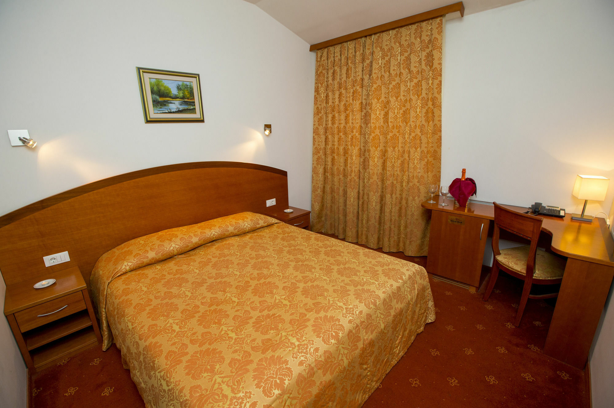 Hotel Medno Bagian luar foto