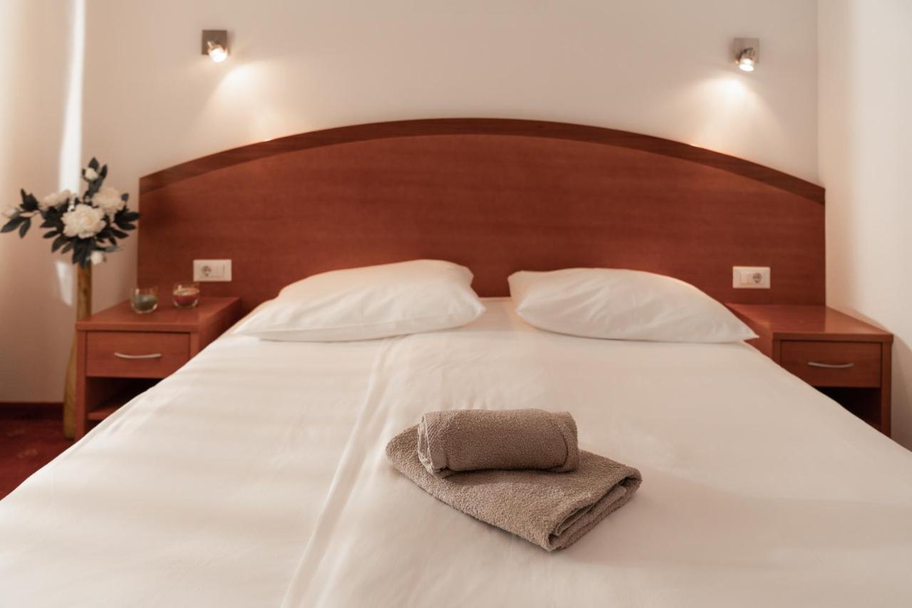 Hotel Medno Bagian luar foto